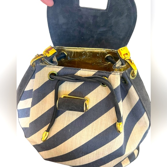 Claudio Merazzi Italian shoulder bag with flashy gold hardware. Hobo style cinch - Picture 4 of 8